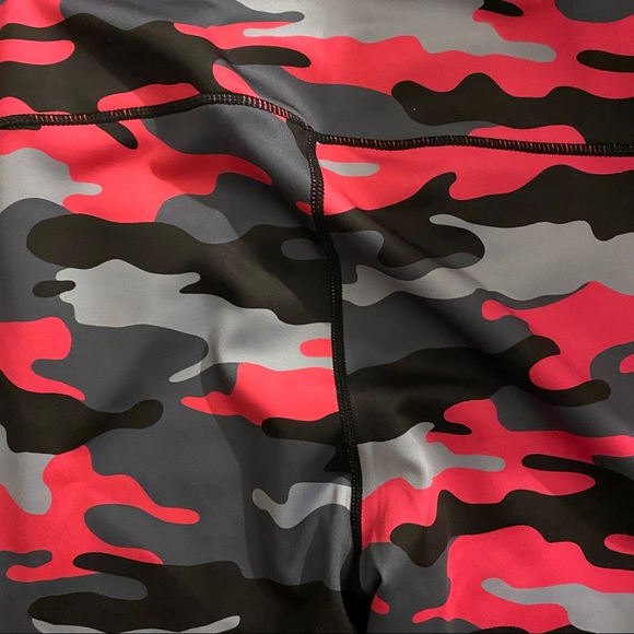 23-New Pink Camo leggings size small - Picture 3 of 6